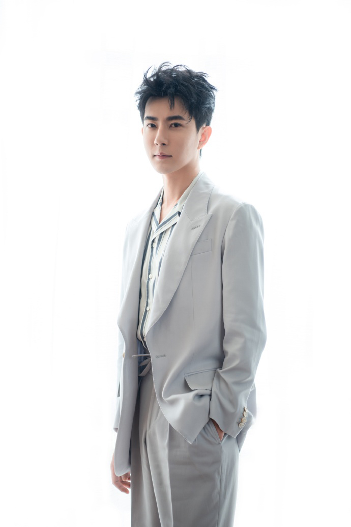 高清新疆乌鲁木齐男明星于朦胧复古造型杂志写真图片图片 高清新疆乌鲁木齐男明星于朦胧复古造型杂志写真图片图片