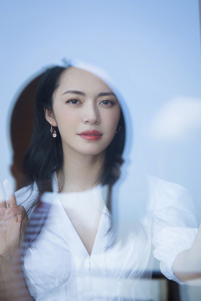 高清中国内地福建省泉州女演员姚晨性感清爽写真图片桌面壁纸图片