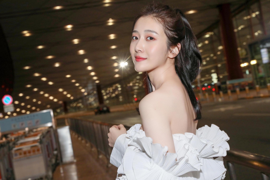 高清女星国民人气小花杨欣颖戛纳红毯照图片图片