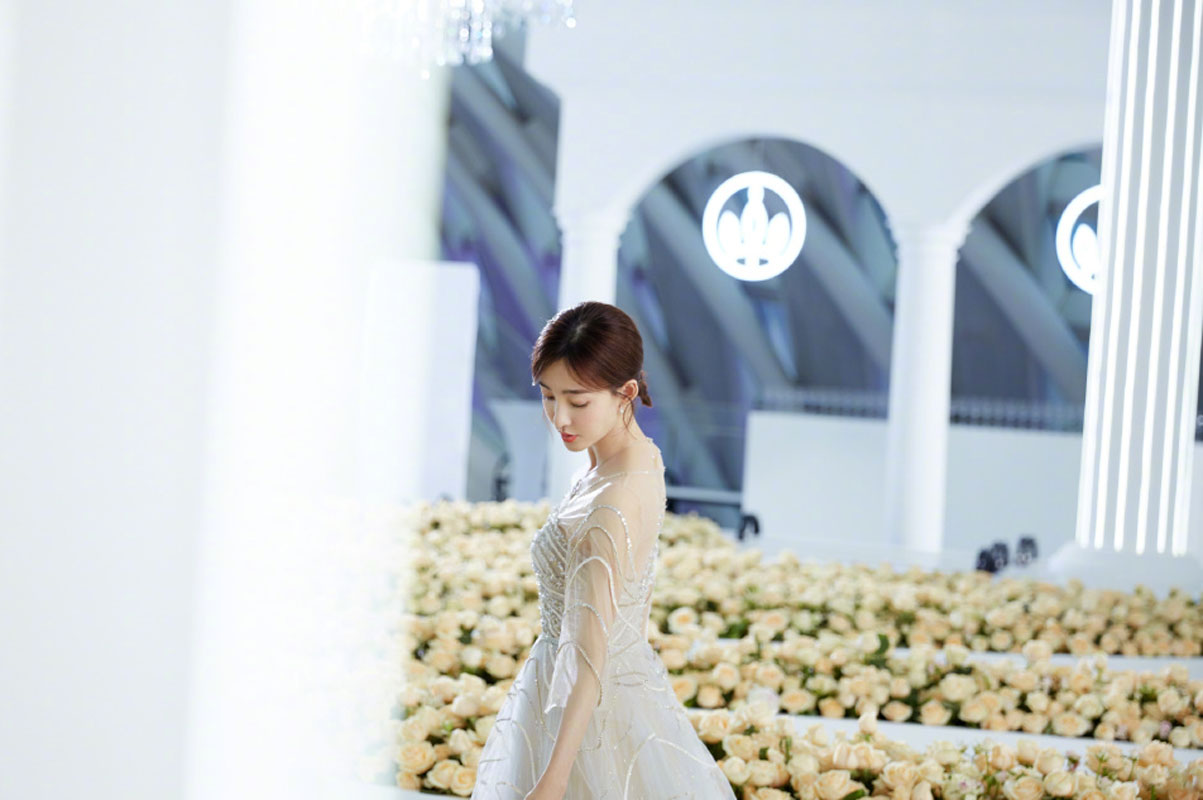 王丽坤性感干练活动写真图片图片