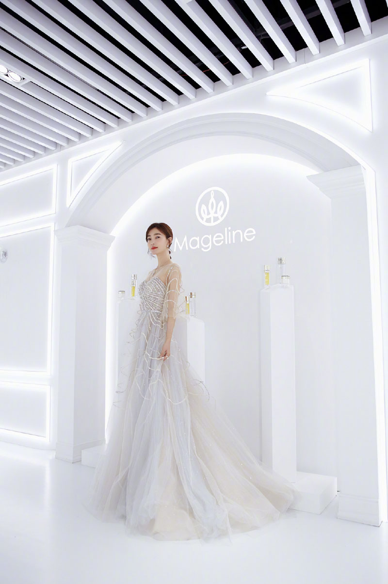 王丽坤性感干练活动写真图片图片