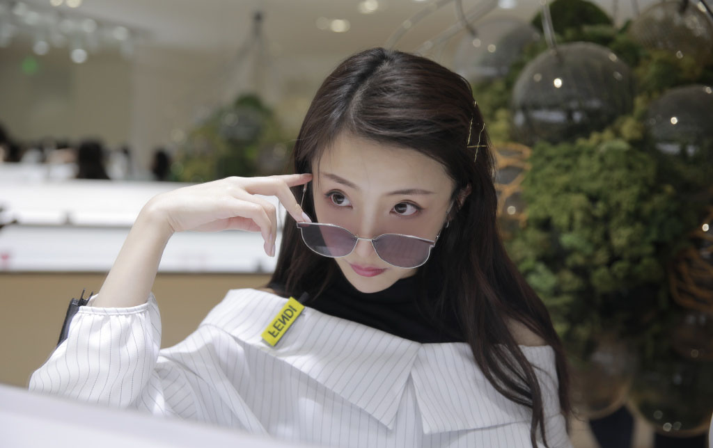 厉蔺菲元气性感活动照图片图片