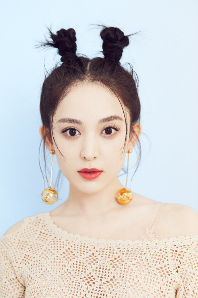 中国内地新疆乌鲁木齐市影视女演员古力娜扎微博之夜性感甜美写真图片图片