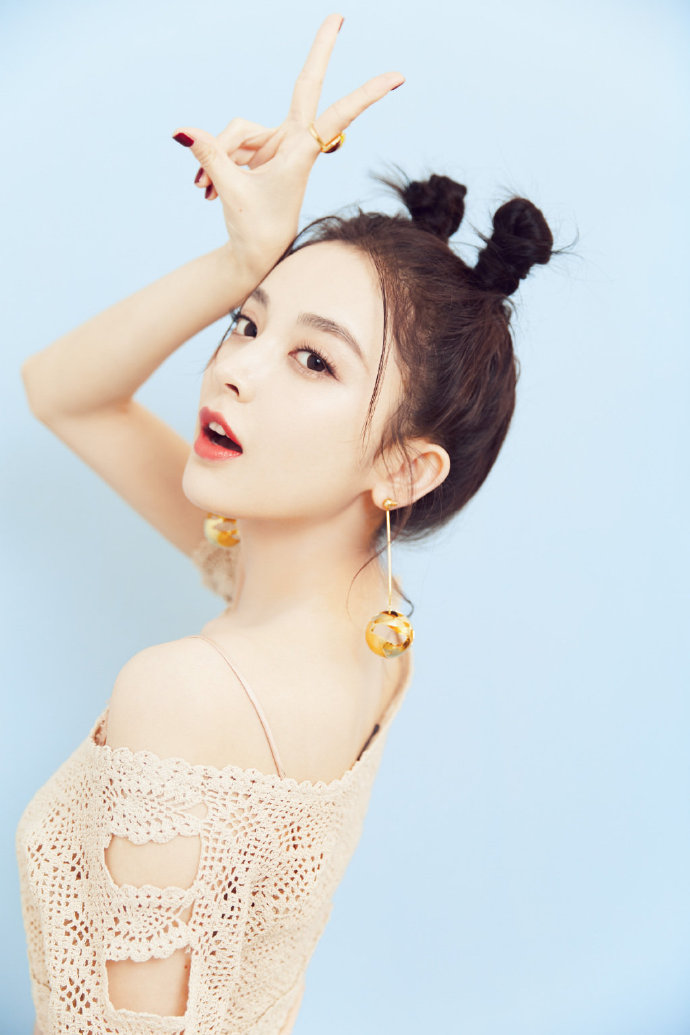 中国内地新疆乌鲁木齐市影视女演员古力娜扎微博之夜性感甜美写真图片图片