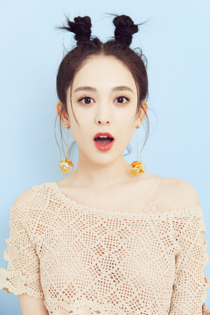 中国内地新疆乌鲁木齐市影视女演员古力娜扎微博之夜性感甜美写真图片图片