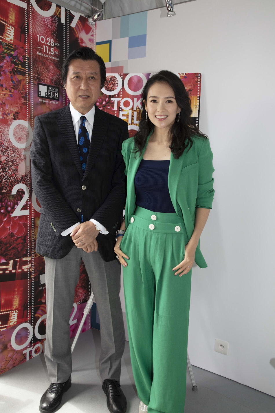 章子怡三亚会汪峰后首次亮相 保镖护驾略显疲惫图片