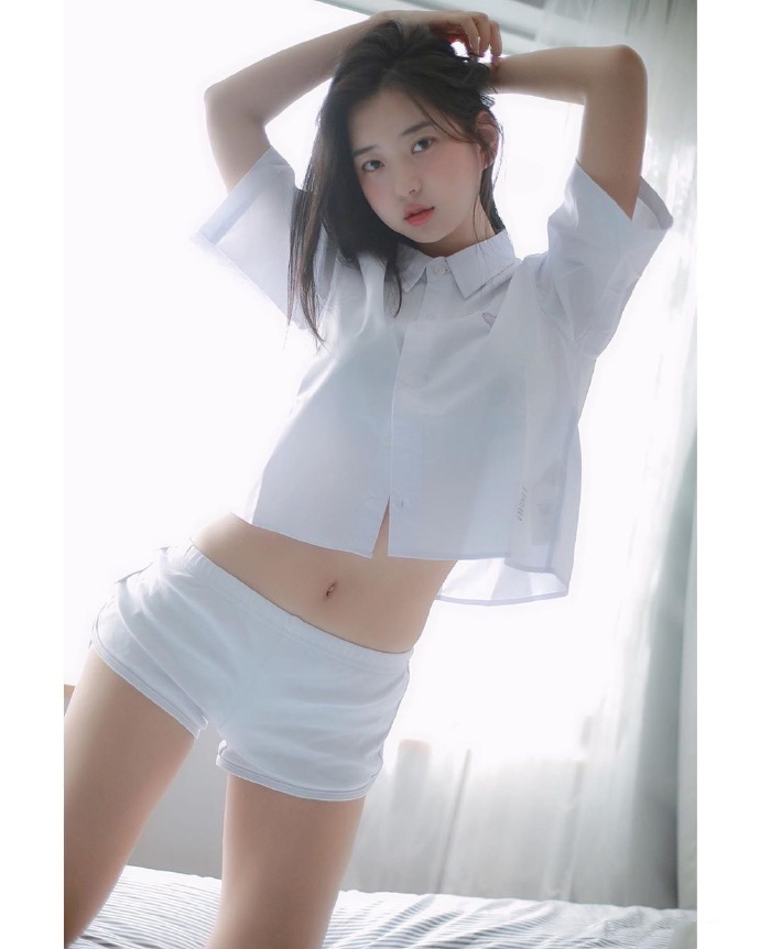 短发美女性感露脐装私房写真图片图片 短发美女性感露脐装私房写真图片图片