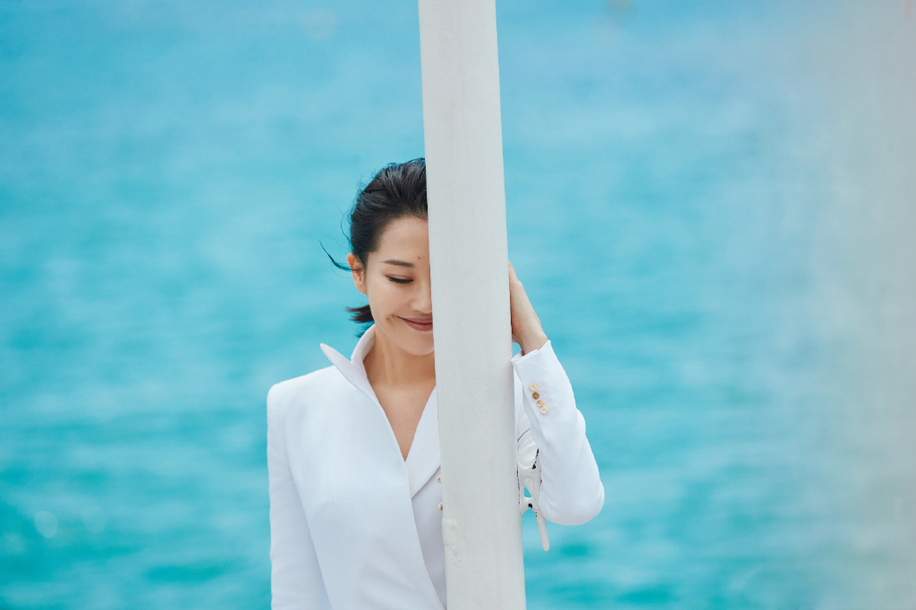 许晴性感优雅海边写真图片图片