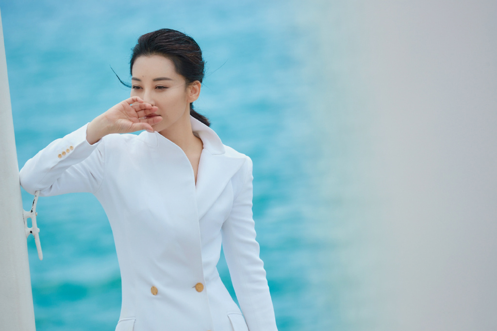 许晴性感优雅海边写真图片图片