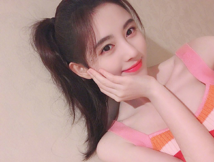 鞠婧祎图片