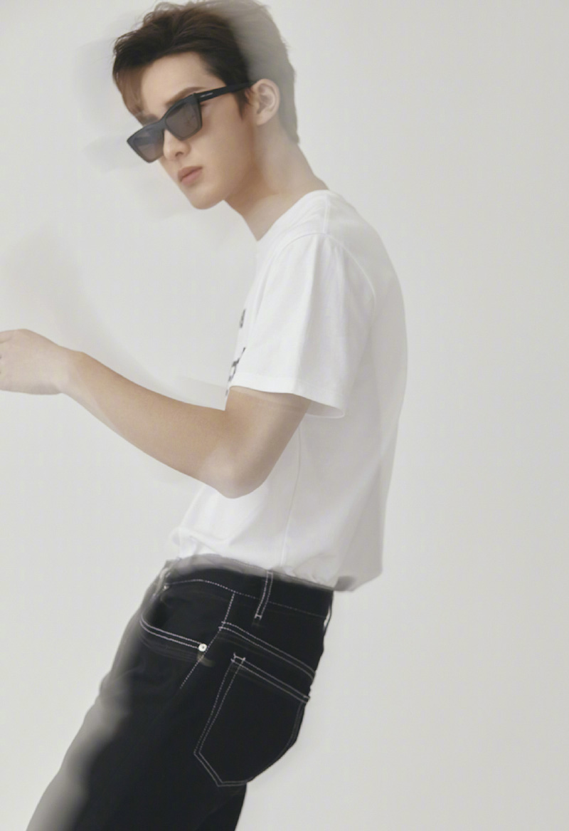 中国内地影视河北省石家庄男演员邓伦儒雅绅士西装写真图片图片