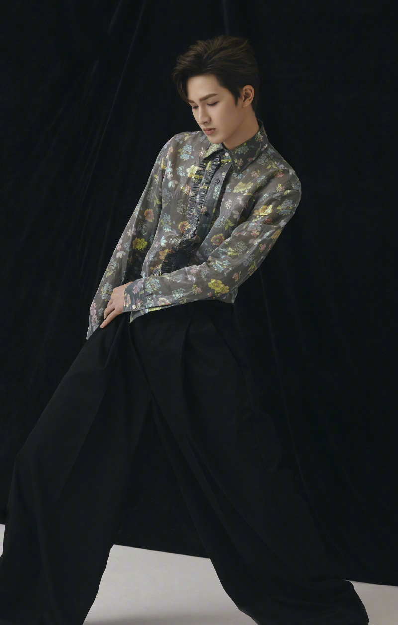 中国内地影视河北省石家庄男演员邓伦微博之夜帅气写真图片图片