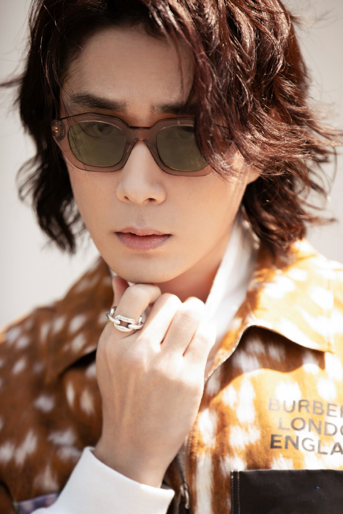 高清美国加利福尼亚州洛杉矶男明显李承铉戚薇品牌活动照图片图片