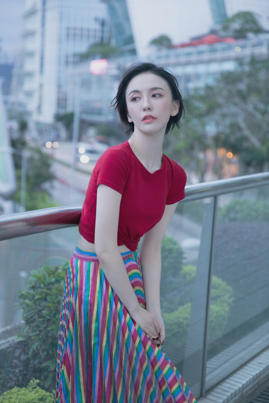 山东籍内地女演员吕佳容性感迷人写真桌面壁纸图片
