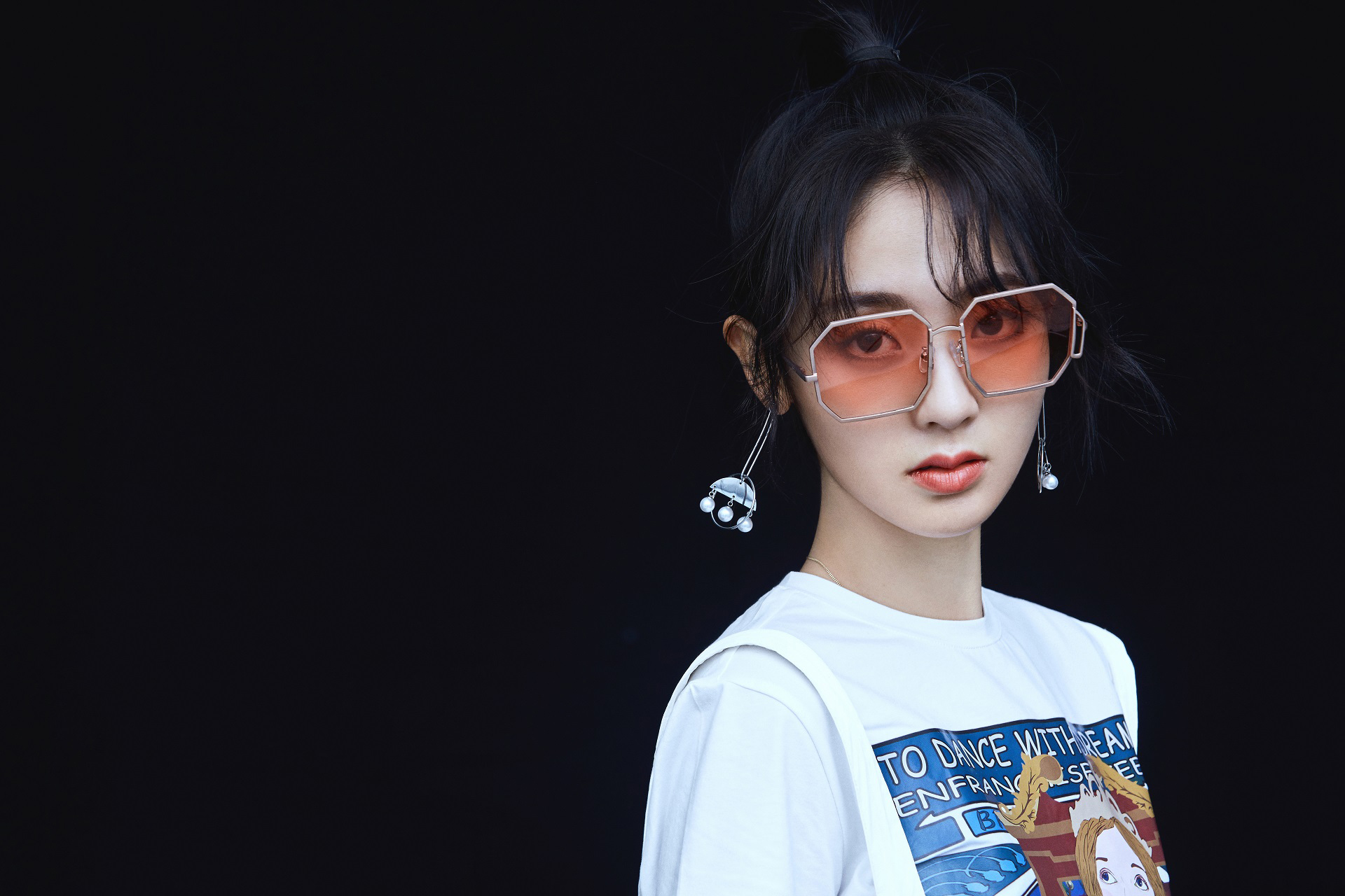 高清中国内地北京朝阳女演员邢菲清爽唯美高清桌面壁纸图片