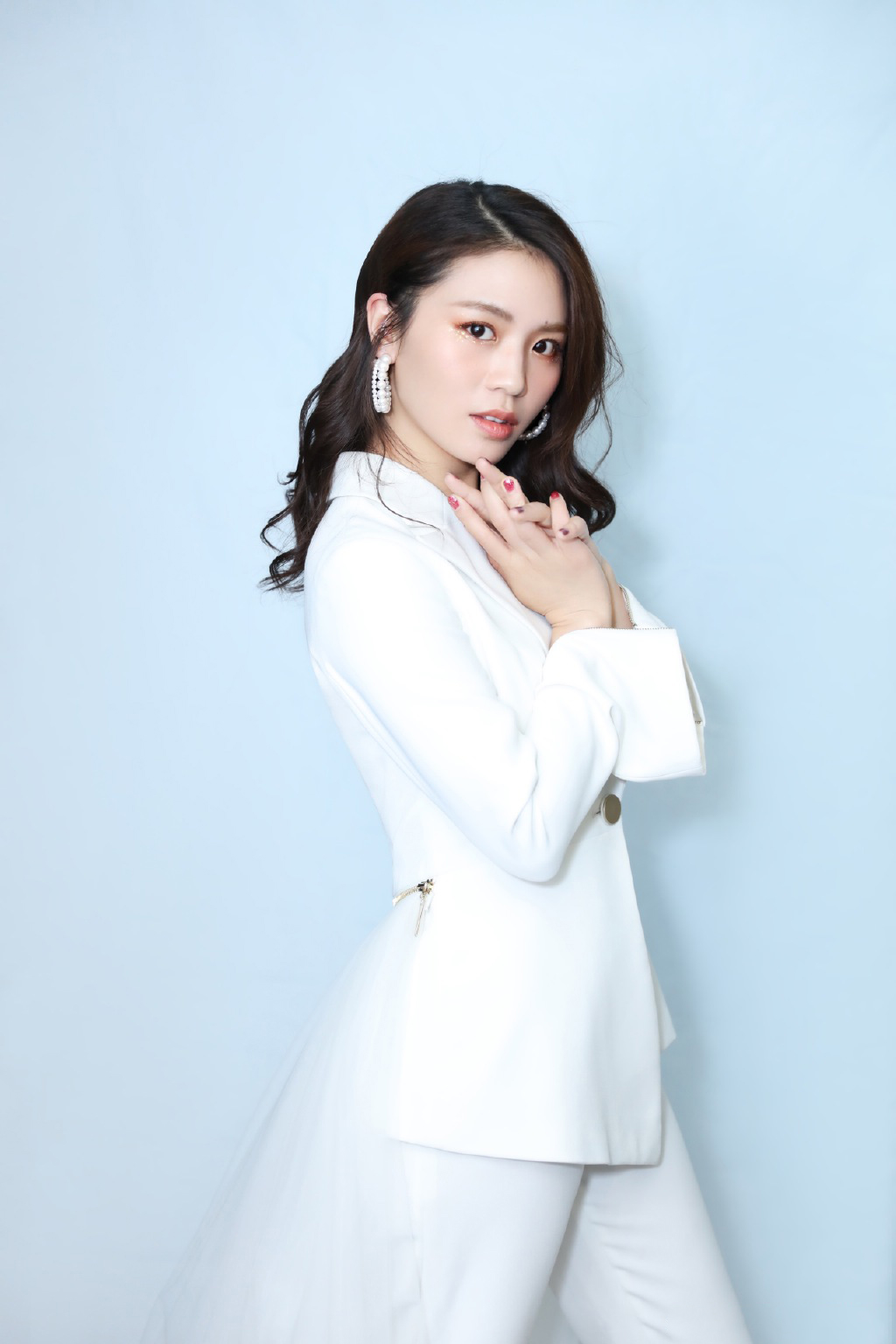 中国内地四川省达州市渠县人女歌手黄英性感灵动写真图片图片