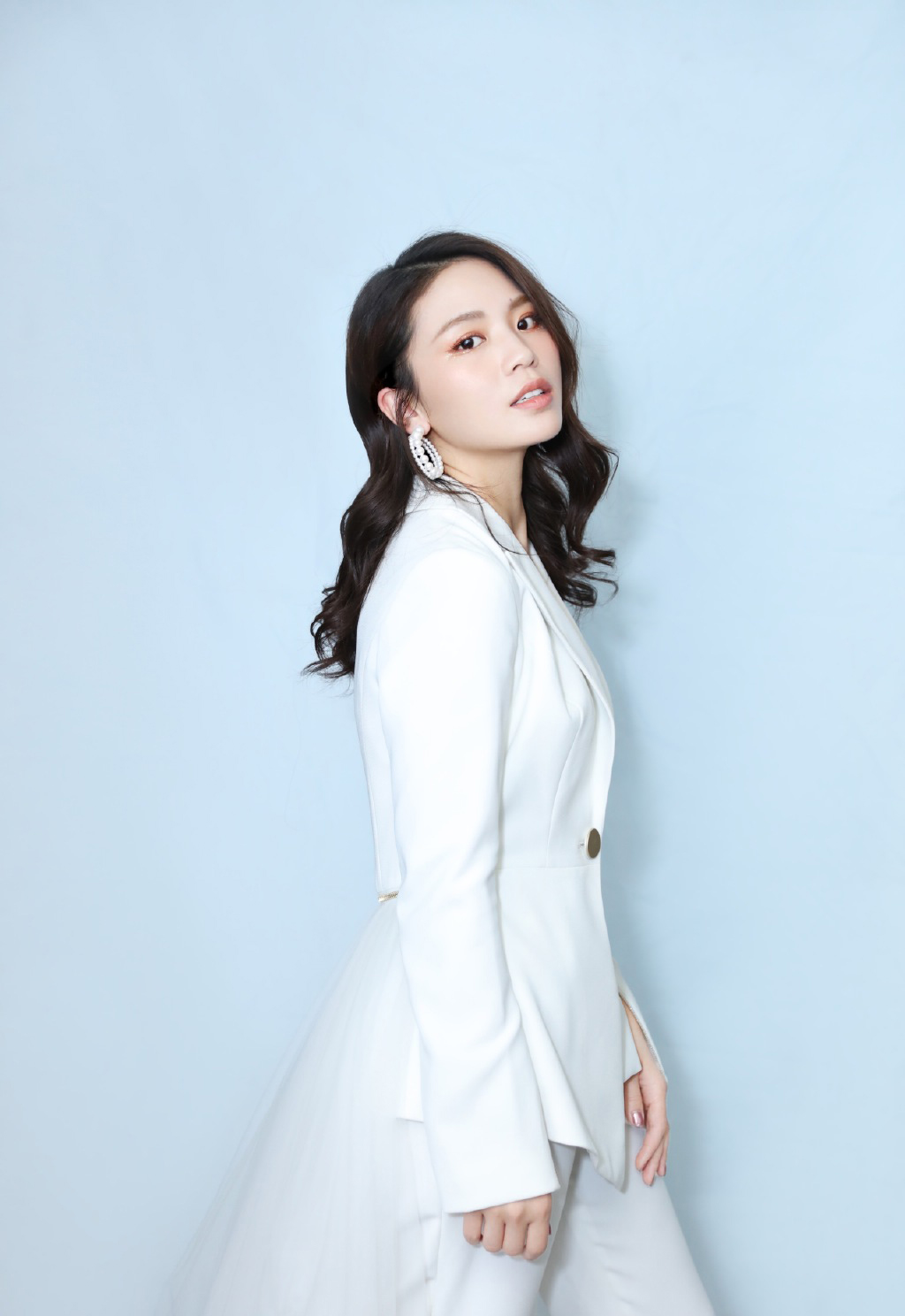 中国内地四川省达州市渠县人女歌手黄英性感灵动写真图片图片