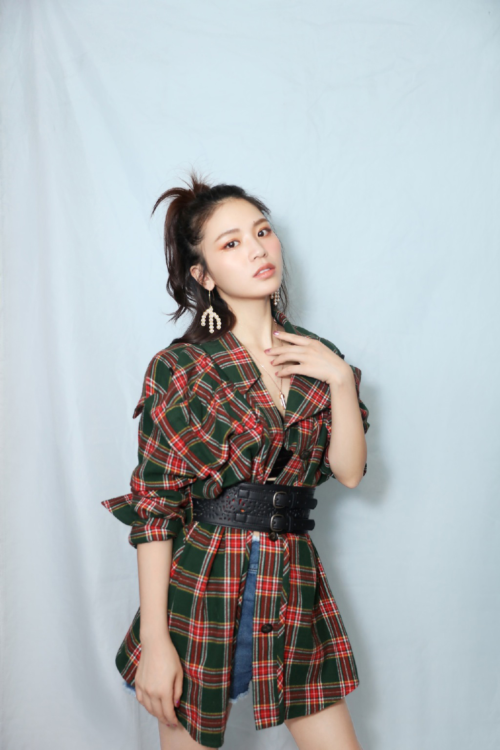 中国内地四川省达州市渠县人女歌手黄英性感灵动写真图片图片