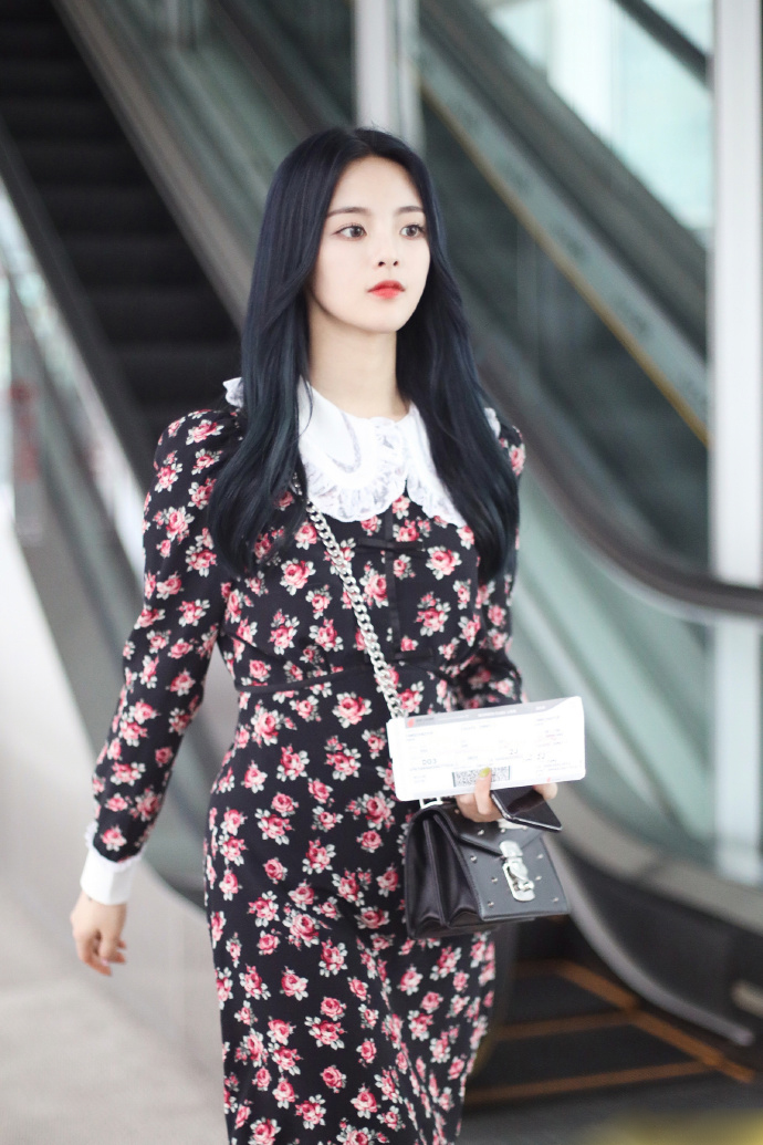杨超越图片