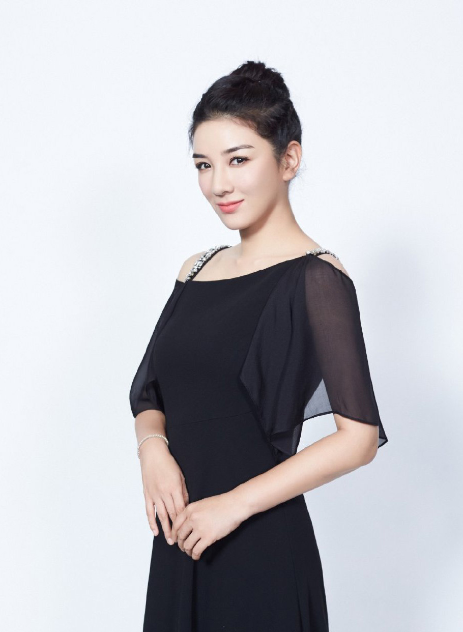 上海美女演员黄奕成熟优雅写真图片图片 上海美女演员黄奕成熟优雅写真图片图片