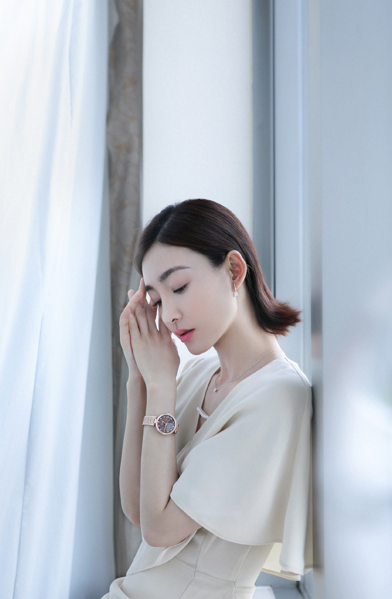 王丽坤性感干练活动写真图片图片