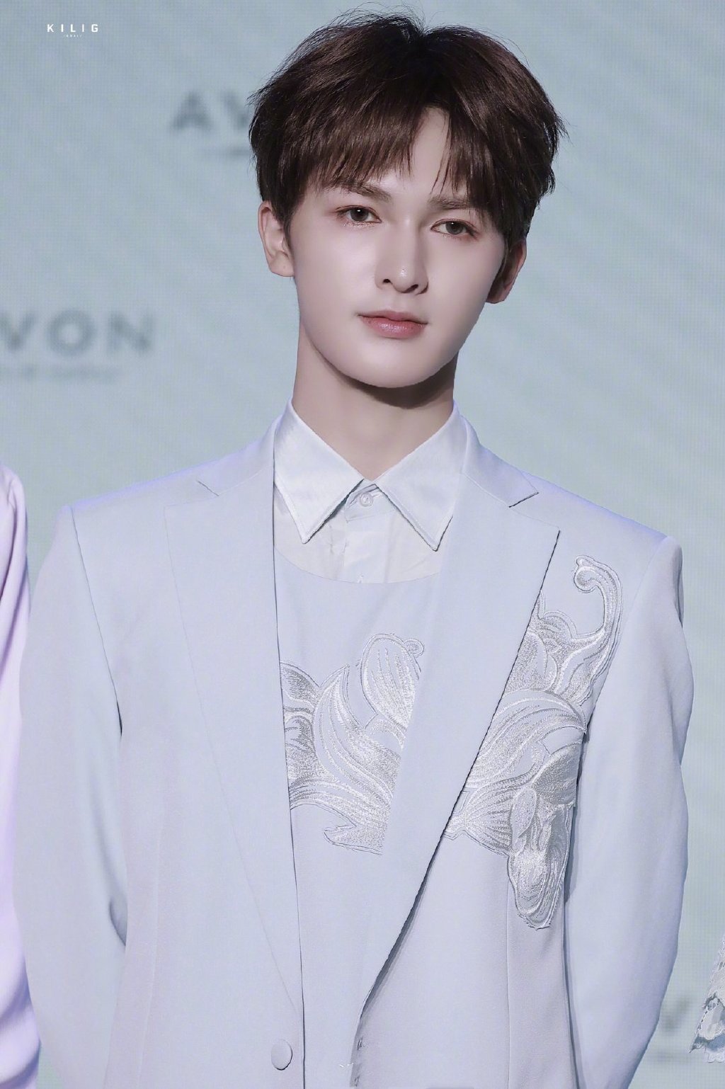 高清内陆男星朱正廷元宵晚会帅气舞台图片图片