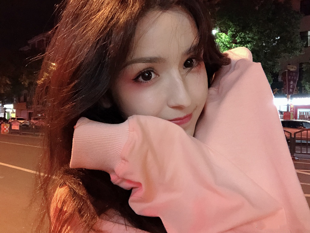 中国内地演员哈妮克孜唯美动人舞台照图片图片