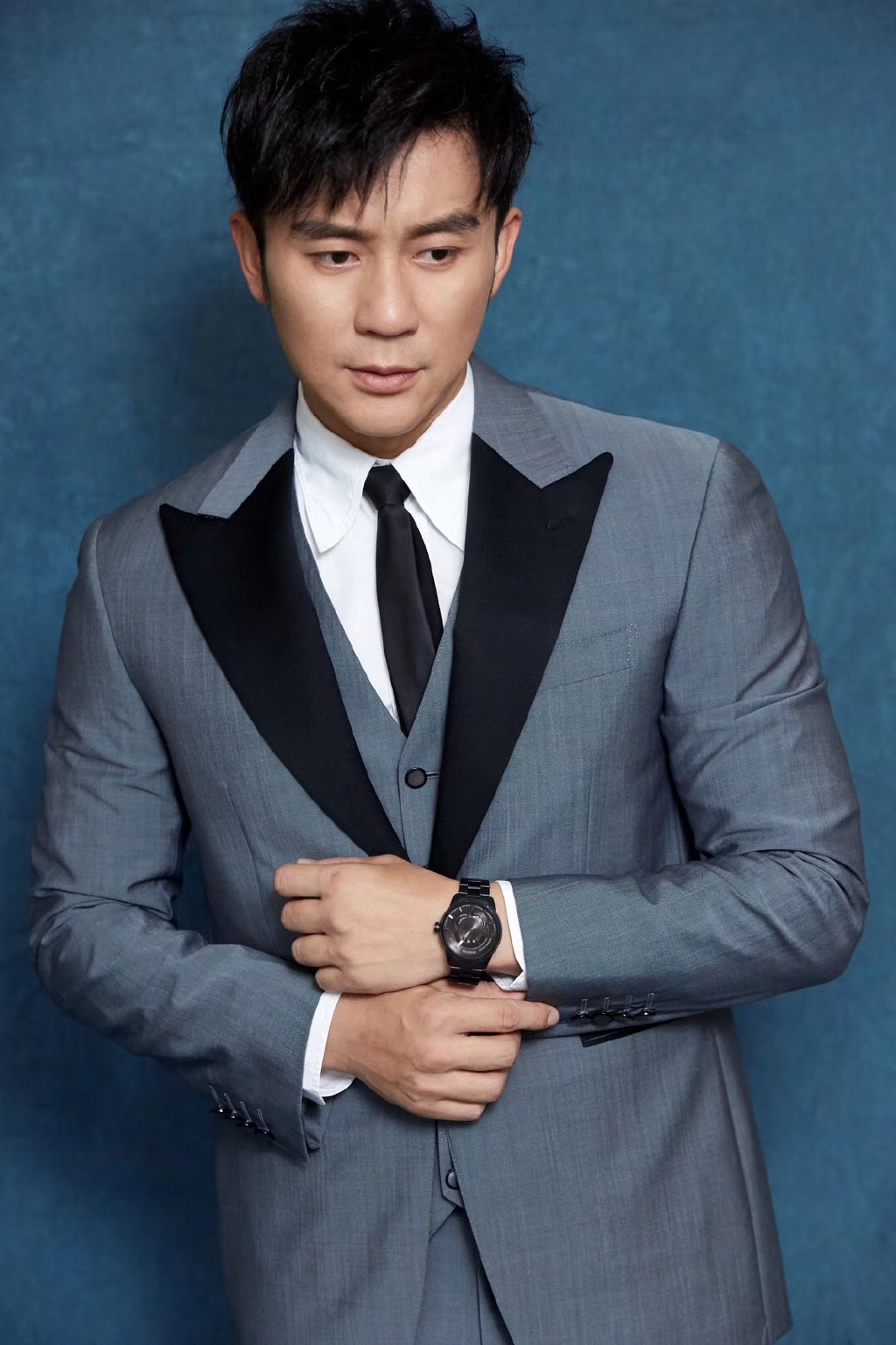 高清中国内地北京影视男演员李晨《视觉》周刊高清写真图片李晨最新高清写真图片显休闲商务范图片