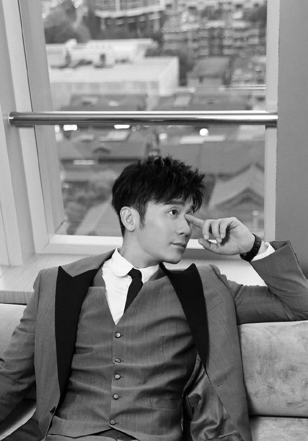 高清中国内地北京影视男演员李晨《视觉》周刊高清写真图片李晨最新高清写真图片显休闲商务范图片