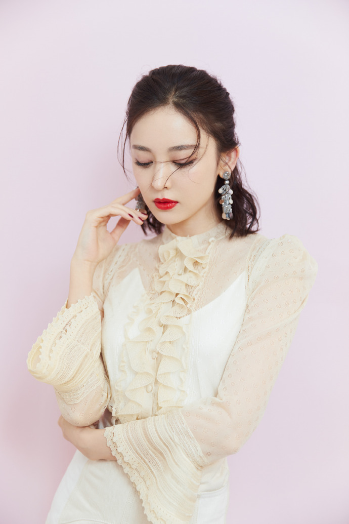 中国内地新疆乌鲁木齐市影视女演员古力娜扎微博之夜性感甜美写真图片图片