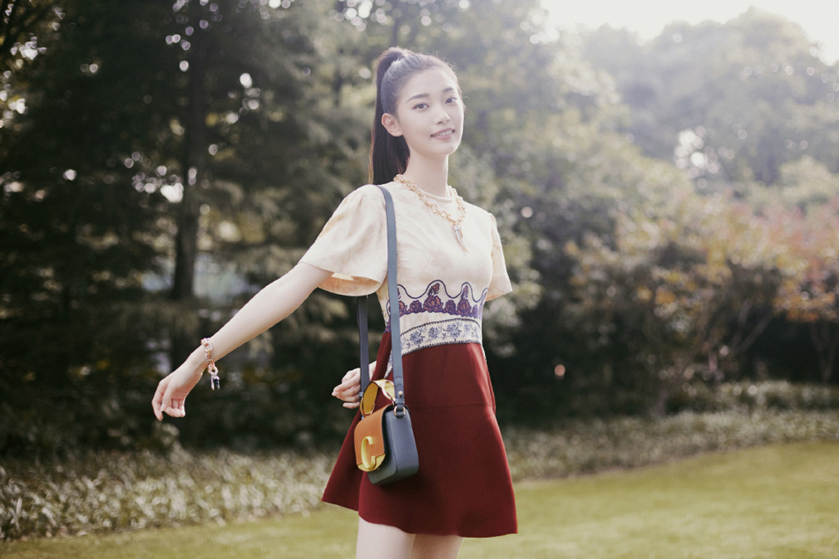 田依桐清爽甜美写真图片图片