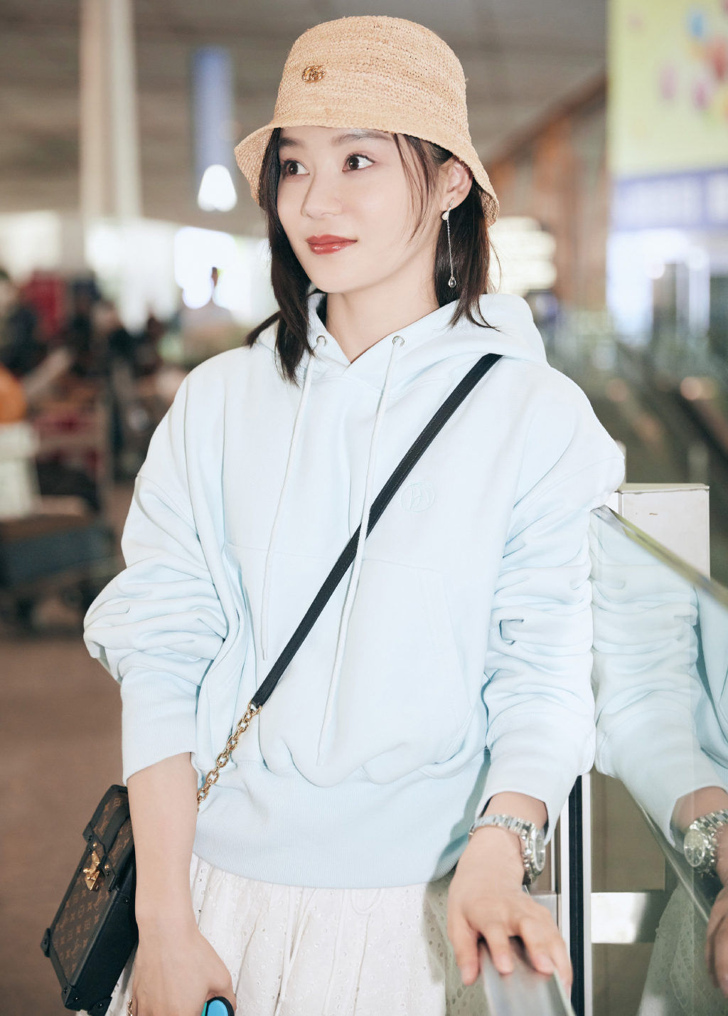 高清中国内地影视湖北省襄阳女演员袁姗姗薄纱蛋糕性感图片桌面壁纸图片
