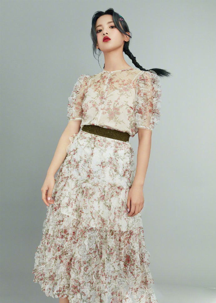 杨超越图片