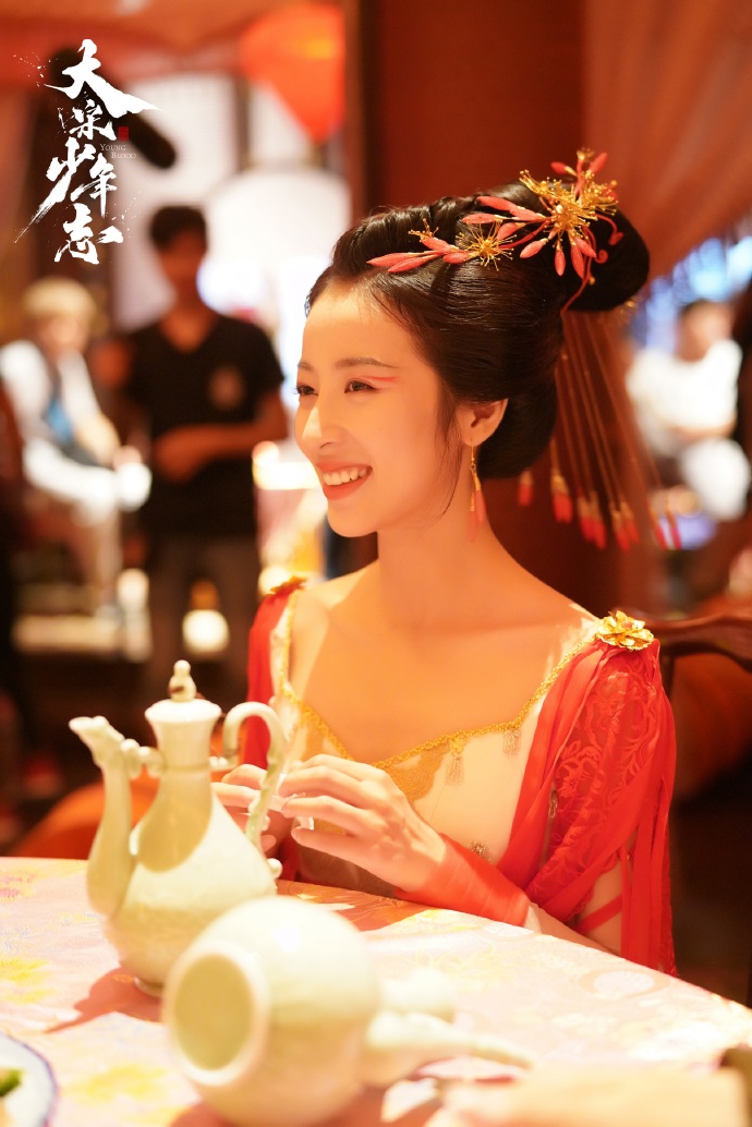 周雨彤图片