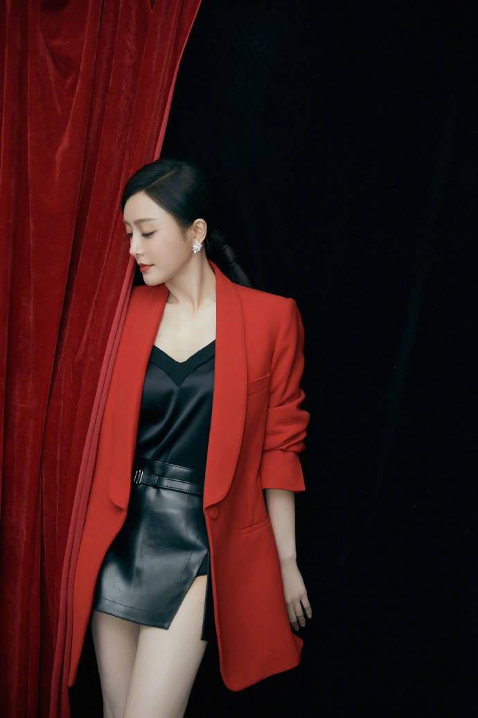 高清中国内地辽宁省沈阳女演员秦岚优雅自信性感写真图片