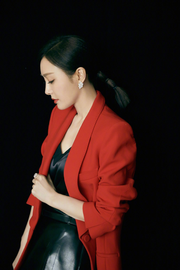 高清中国内地辽宁省沈阳女演员秦岚优雅自信性感写真图片