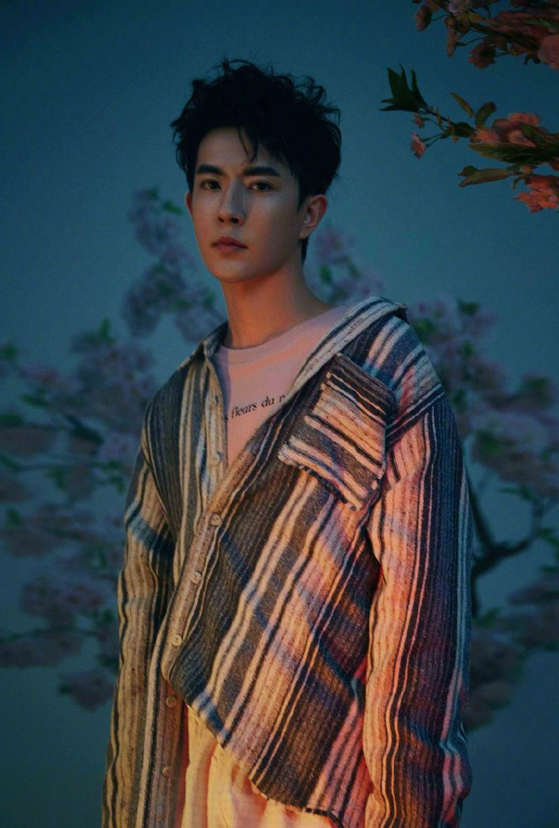高清新疆乌鲁木齐男明星于朦胧复古造型杂志写真图片图片