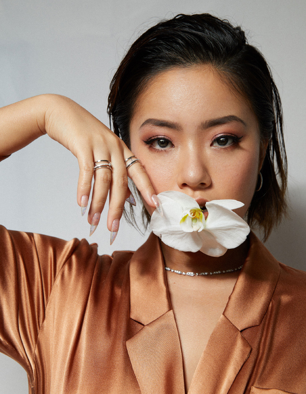 高清上海美女王菊亮红皮衣撩人写真图片图片