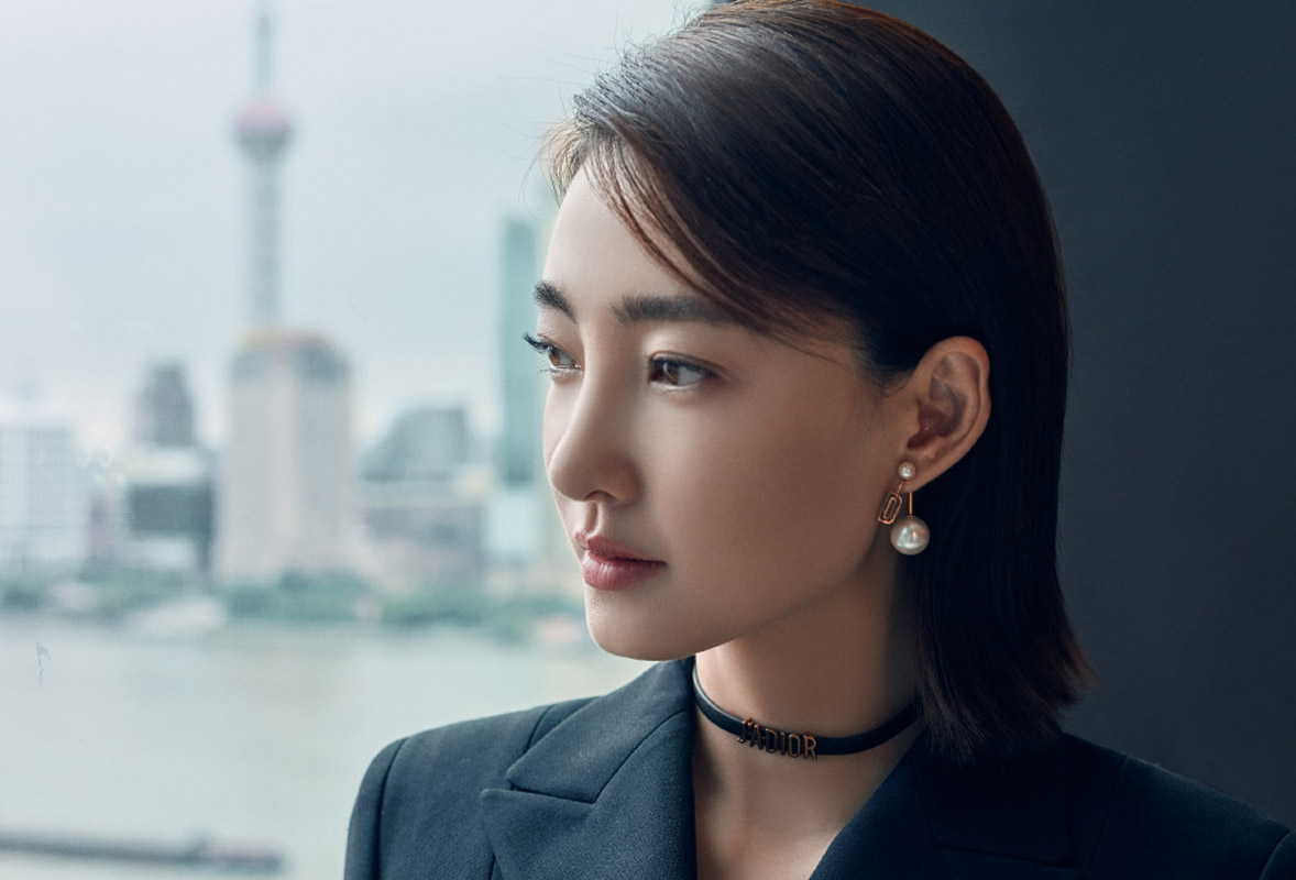 王丽坤性感干练活动写真图片图片