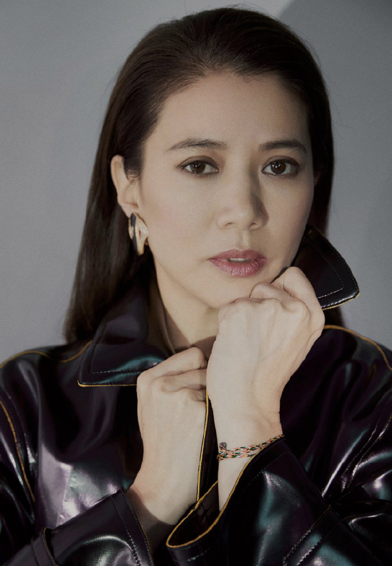 袁咏仪从容淡雅熟女风情妩媚迷人艺术写真图片