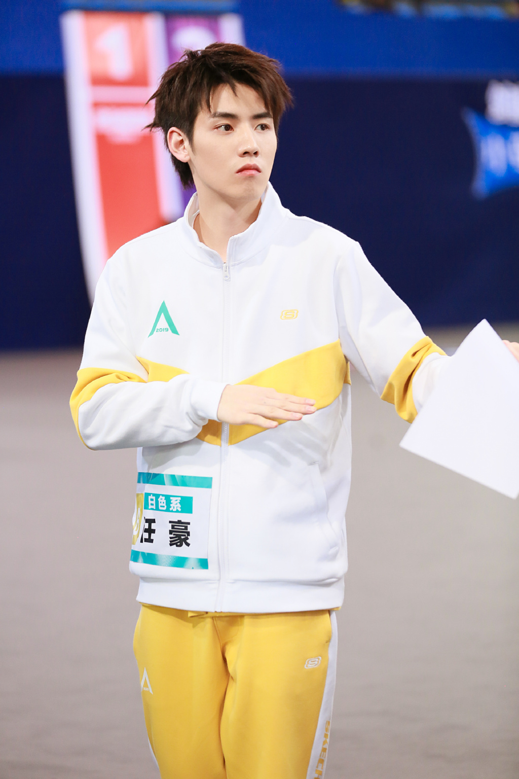 高清四川省成都男星创造营2019任豪帅气舞台照图片图片