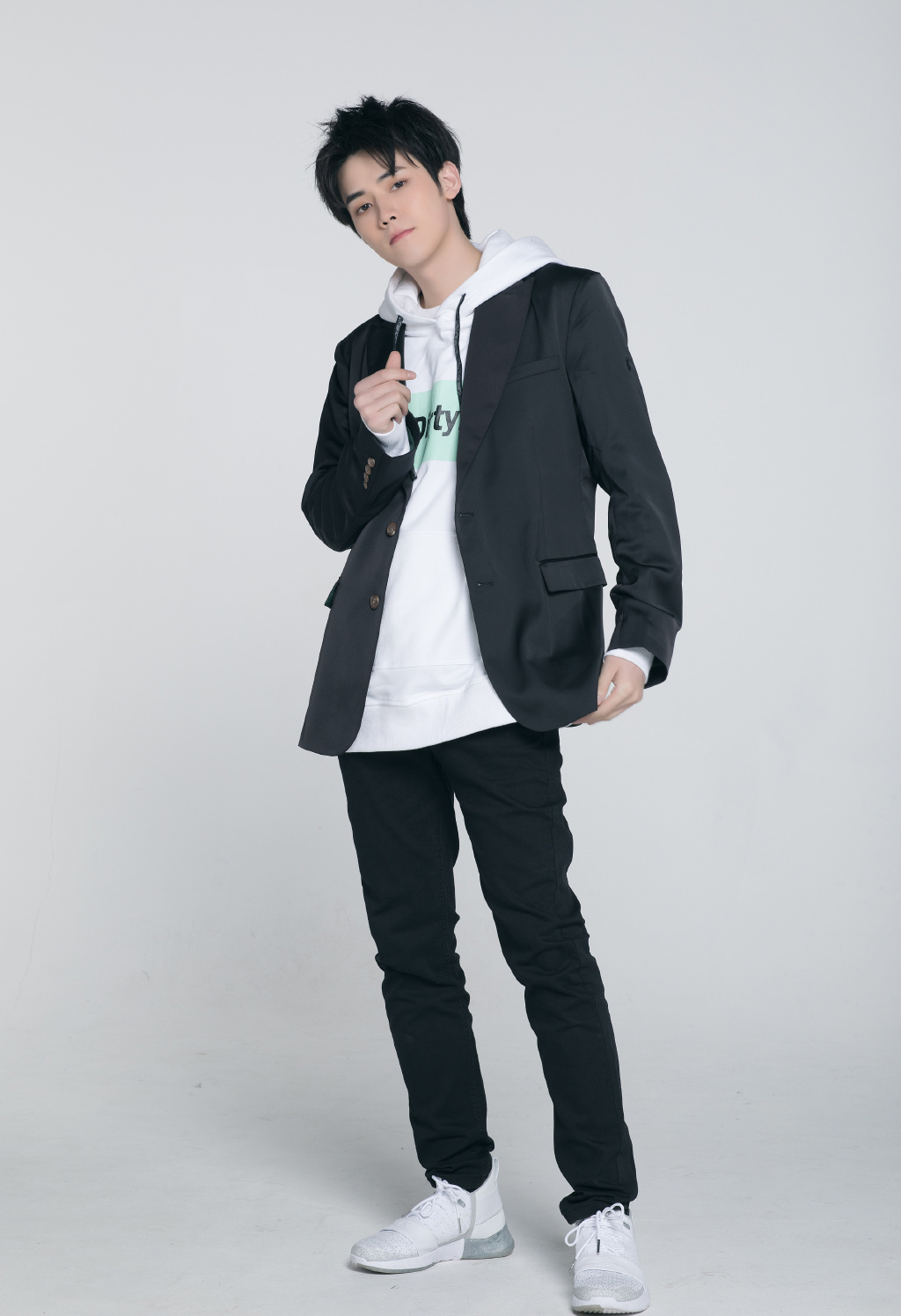 高清四川省成都男星创造营2019任豪帅气舞台照图片图片