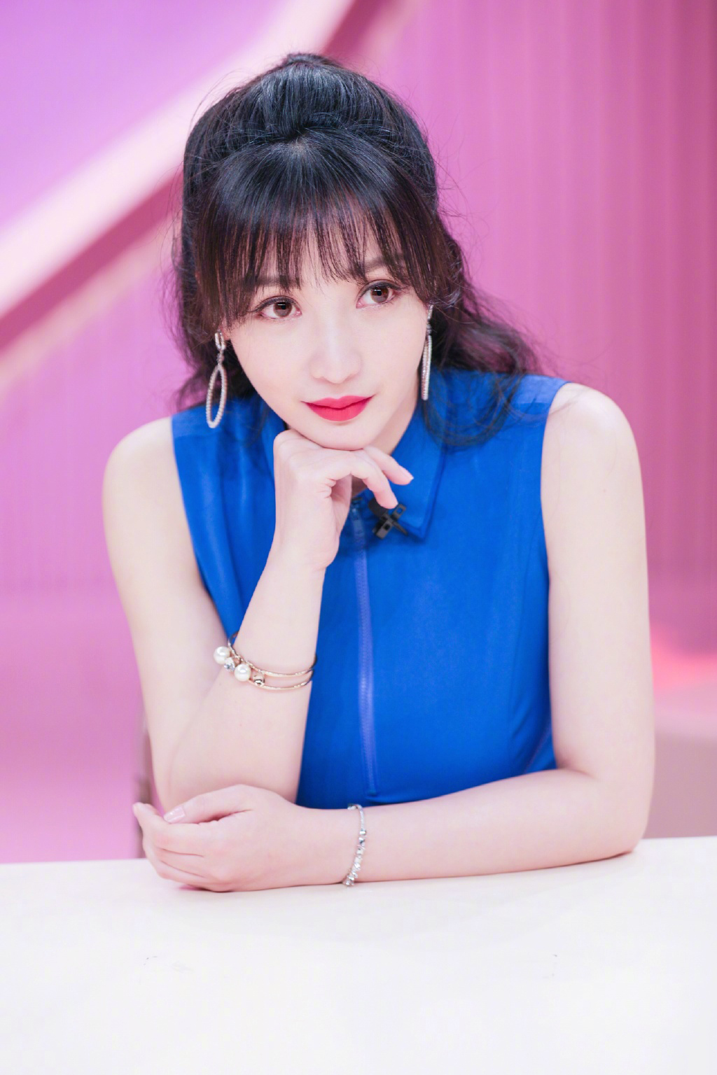 中国内地湖南衡阳女演员柳岩写真电脑桌面壁纸之网络美女图片