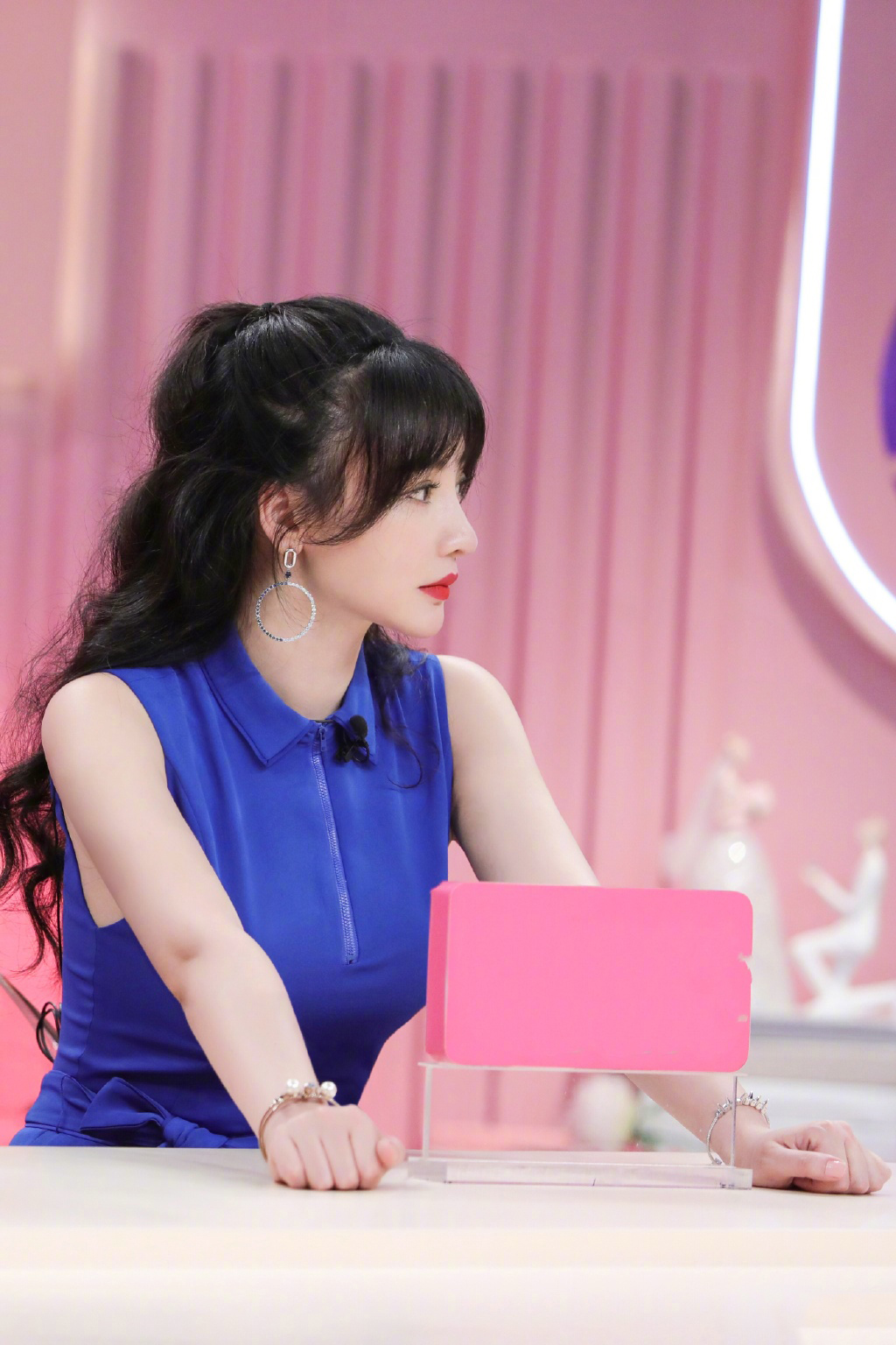 中国内地湖南衡阳女演员柳岩写真电脑桌面壁纸之网络美女图片
