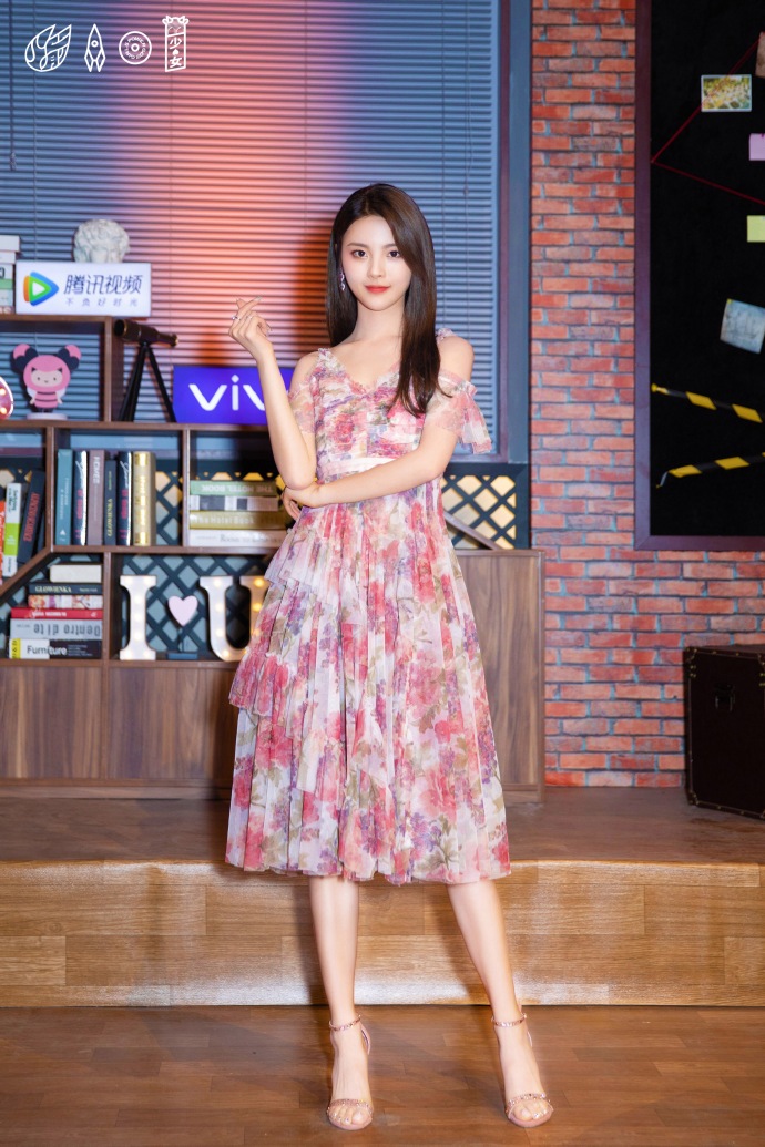 高清综艺杨超越《心动的信号》夏日少女感图片图片