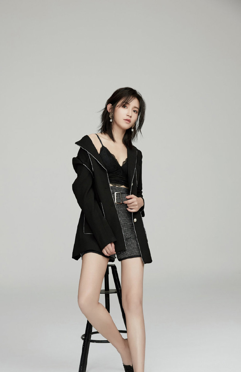 高清湖南衡阳美女气质美女苏青白色系珠宝写真图片图片