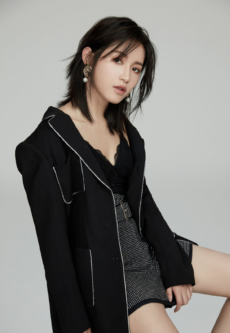 高清湖南衡阳美女气质美女苏青白色系珠宝写真图片图片