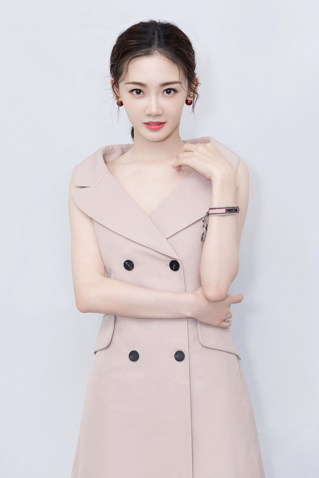 芳华女主角苗苗何小萍性感礼服活动照图片