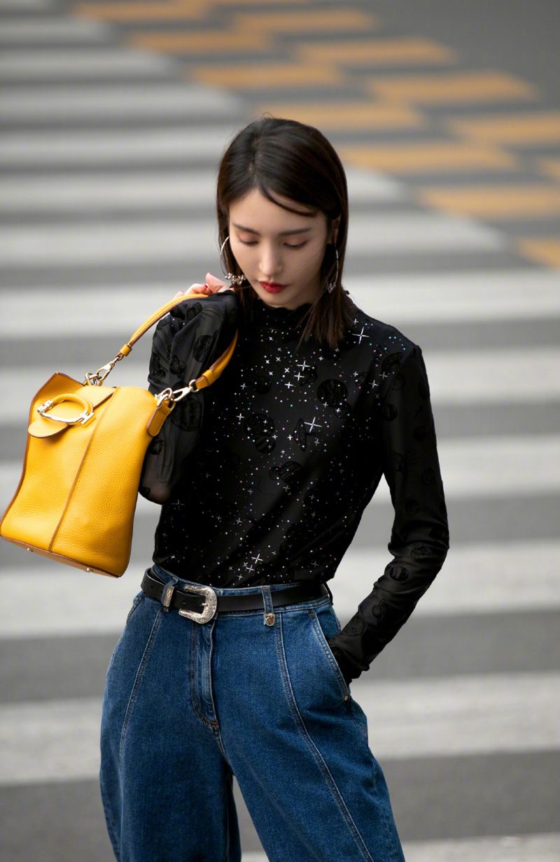中国大陆山东济南女演员平面模特金晨性感时髦机场照图片图片