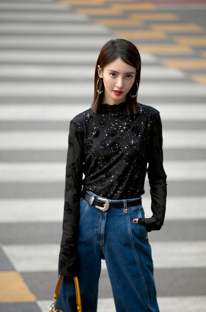 中国大陆山东济南女演员平面模特金晨性感时髦机场照图片图片
